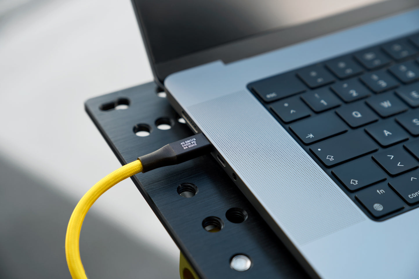 USB-C Cable 1,2M 40G - Yellow Angled