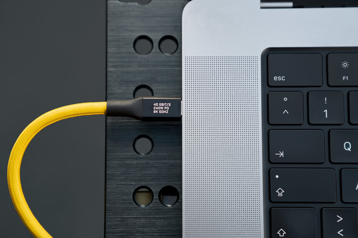 USB-C Cable 0,3M 40G - Yellow Angled