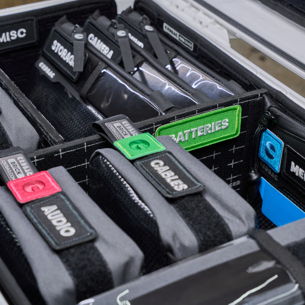 GRID DIVIDE Carry-On Universal Kit